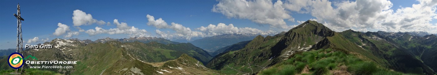 42 Panoramica dalla vetta del Pizzo delle segade (2173 m).jpg